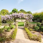 Penzion Marques Garden House By Olivia 3*