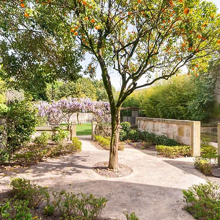 Marques Garden House By Olivia 3*