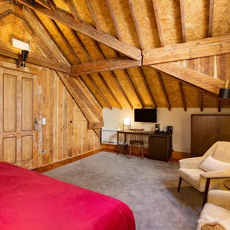 Marques Garden House By Olivia 3*